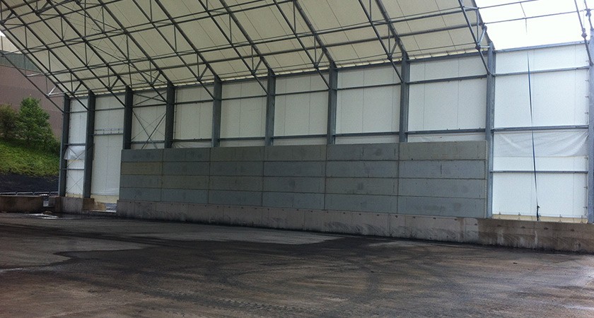 Prestressed concrete panels for retaining walls