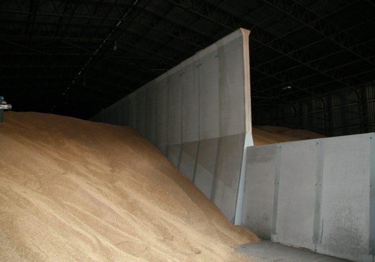 Concrete dividing walls to separate your crop or other agricultural produce