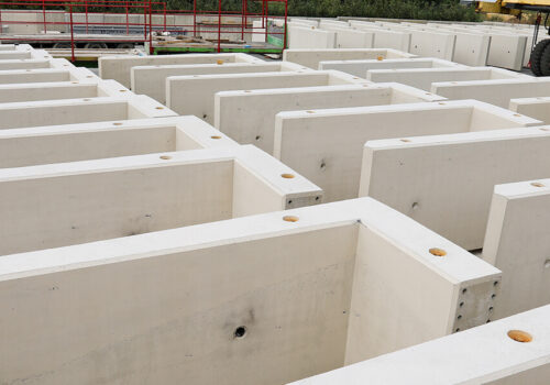 What are the benefits of precast concrete?